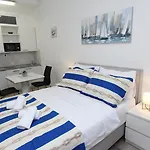 Sunny 아파트 로비니