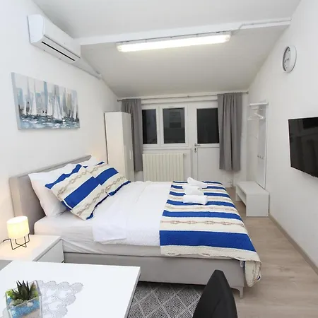 Sunny Apartment *