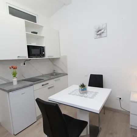 Sunny Apartment *